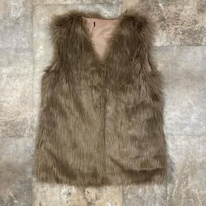 oversized faux fur beige vest with hook and eye closure size medium